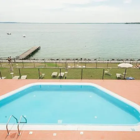 Luxury View 2 Bed Апартаменты Паденге-суль-Гарда