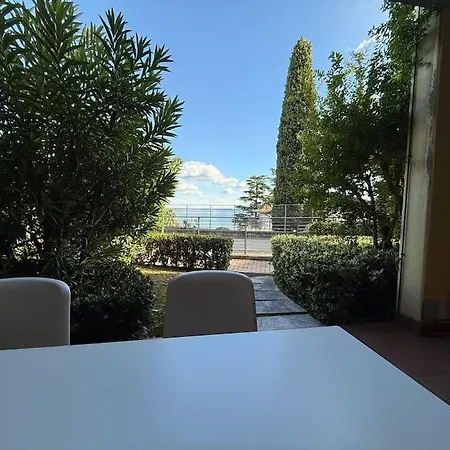 Luxury View 2 Bed Паденге-суль-Гарда